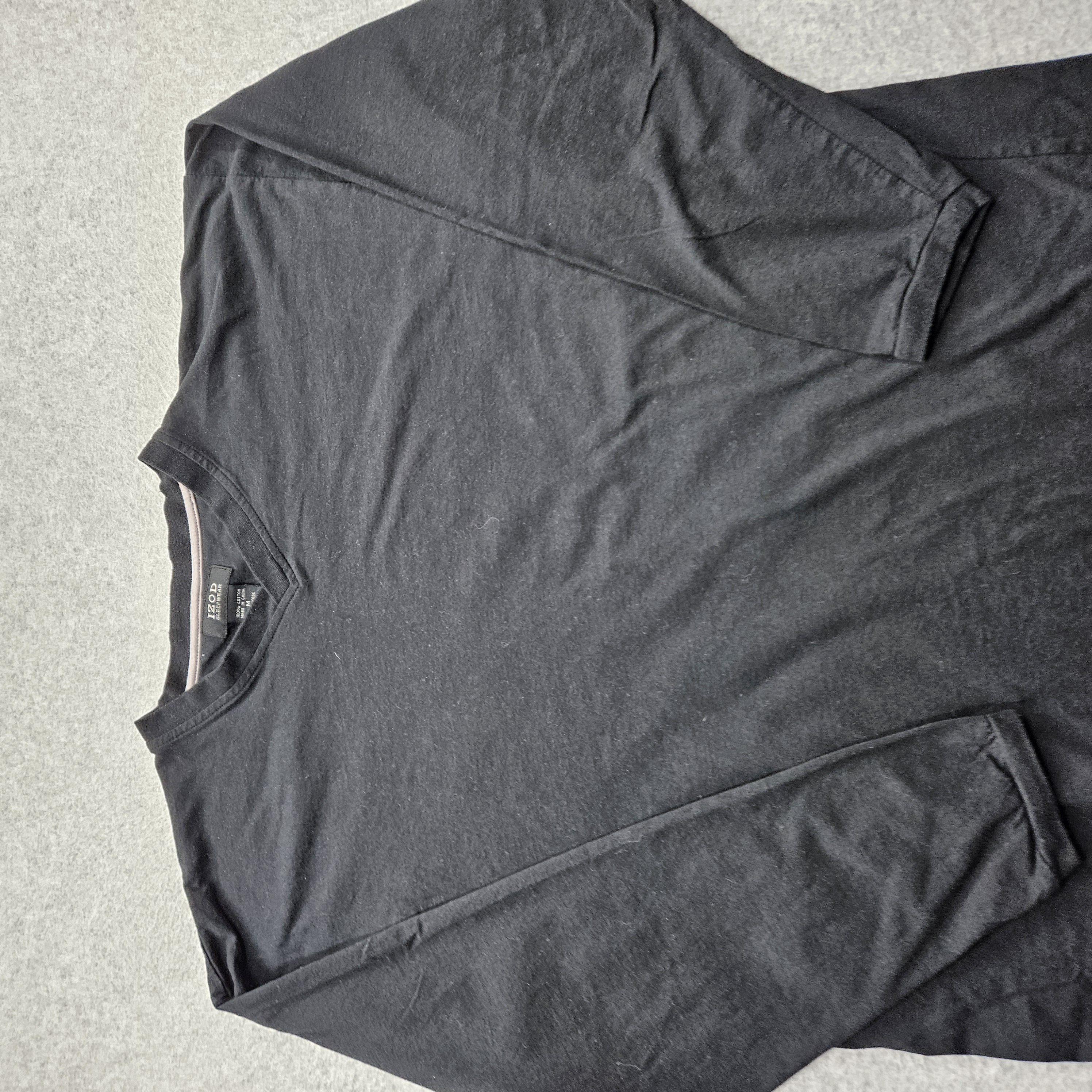 Izod Men's Medium Black Dri-Fit V-neck Athletic Knit Long Sleeves