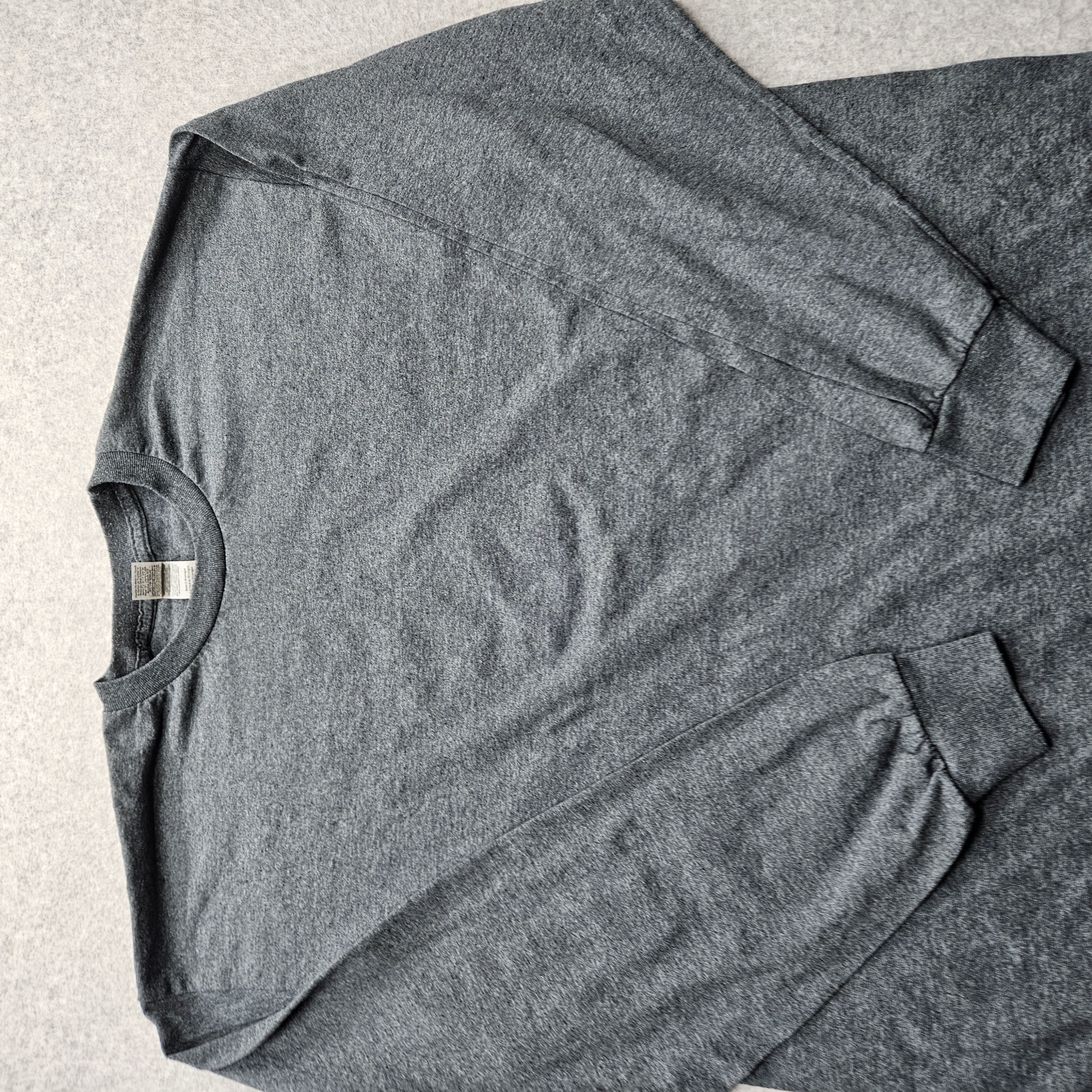 Gildan Men's XL Black Back Print Round Neck Long Sleeves