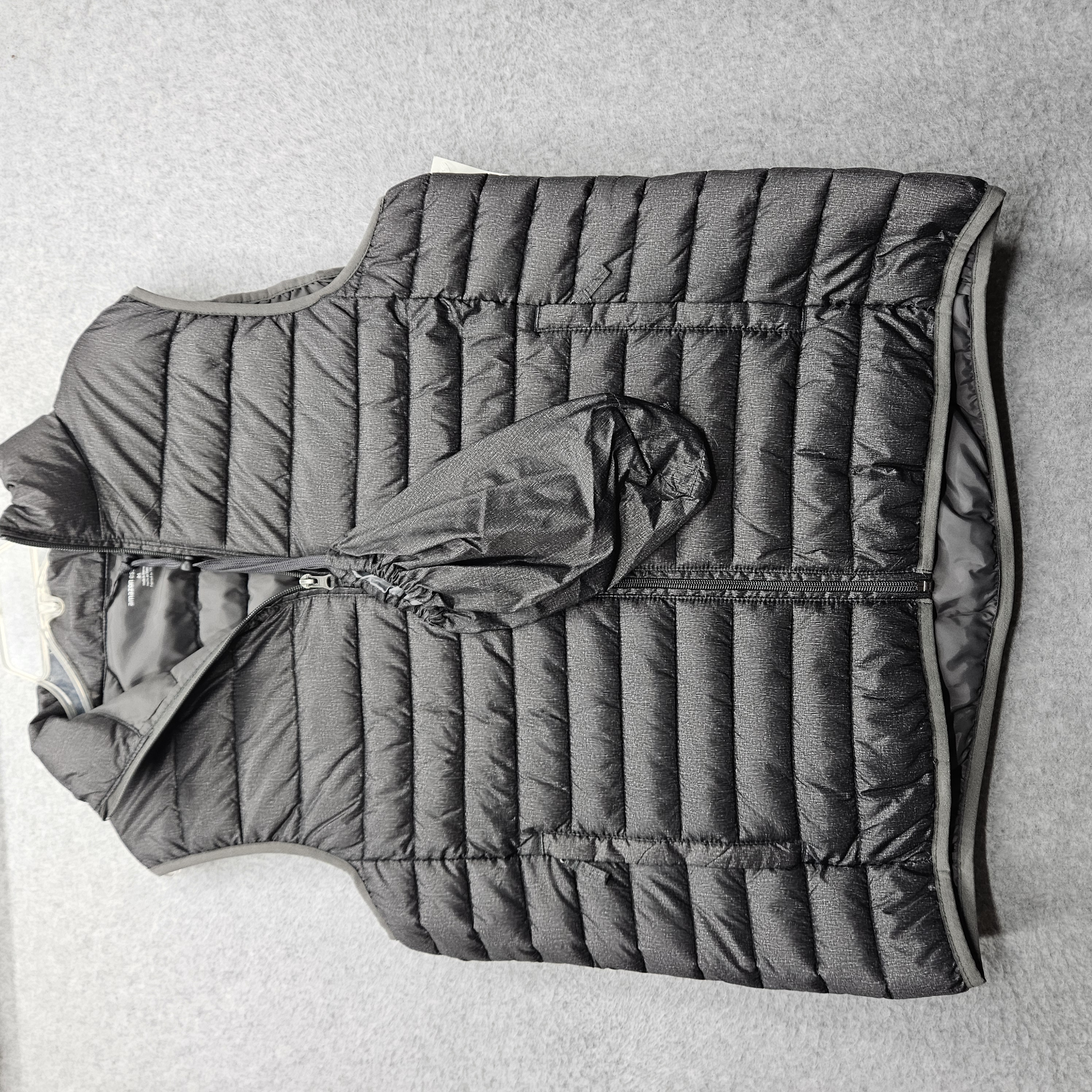 Amazon Essentials Men's Medium Gray Sleeveless Padded Jacket NWT