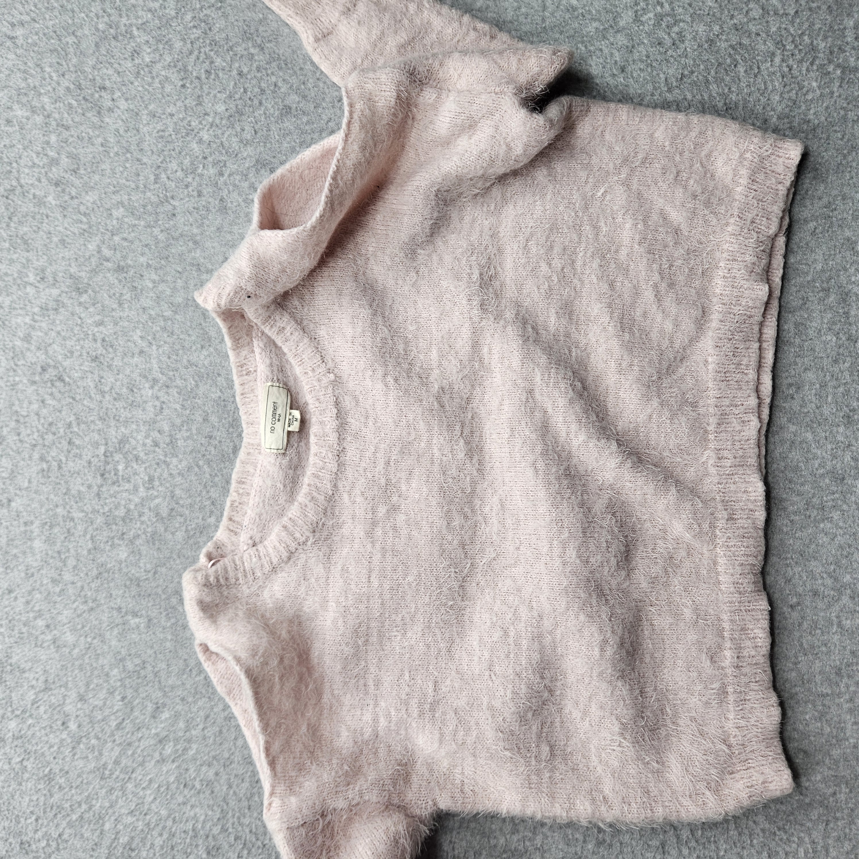 No Comment Women's Medium Cream Cropped Top Sweater