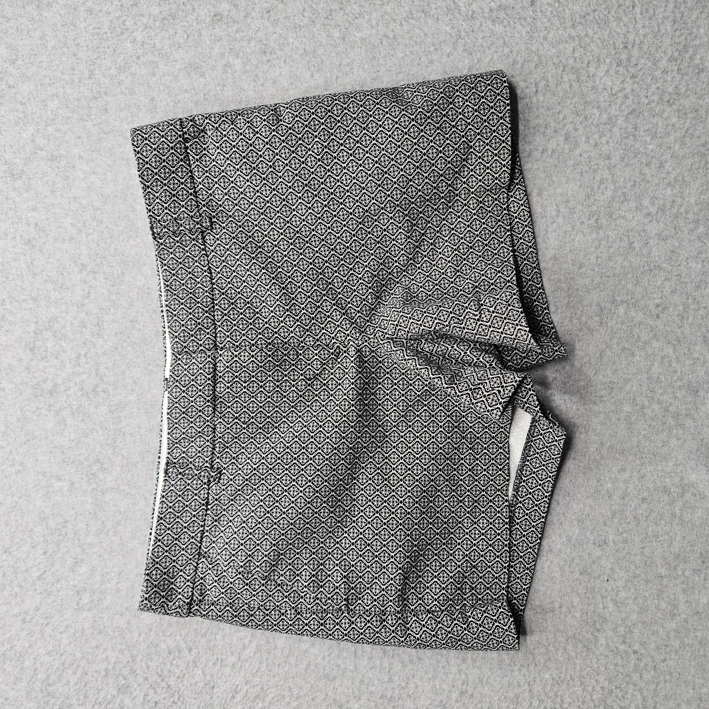 Dalia Collection Women Size 4 Black White Print Skort Shorts