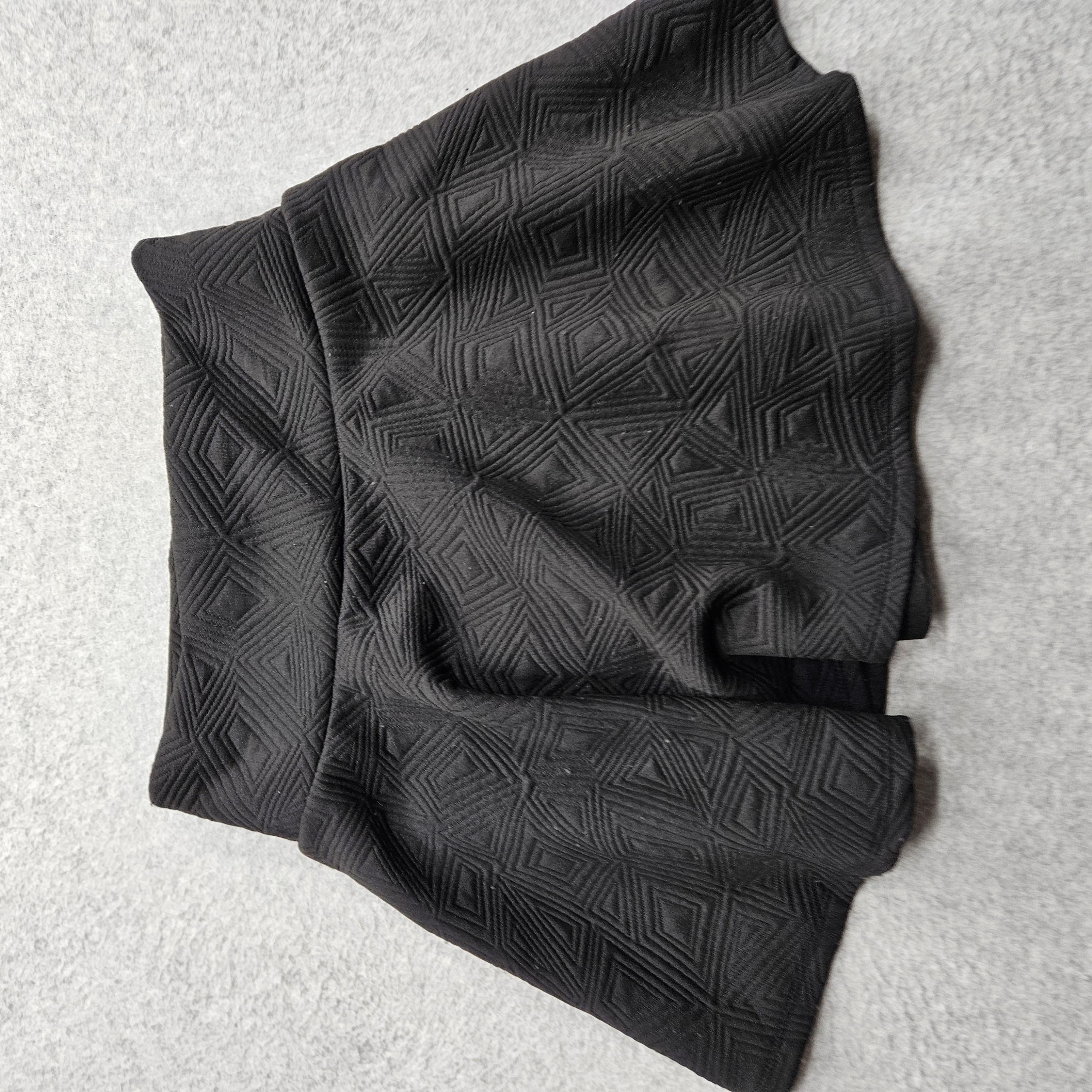 Free Kisses Women Size Small Black Geometric Flare Skirt