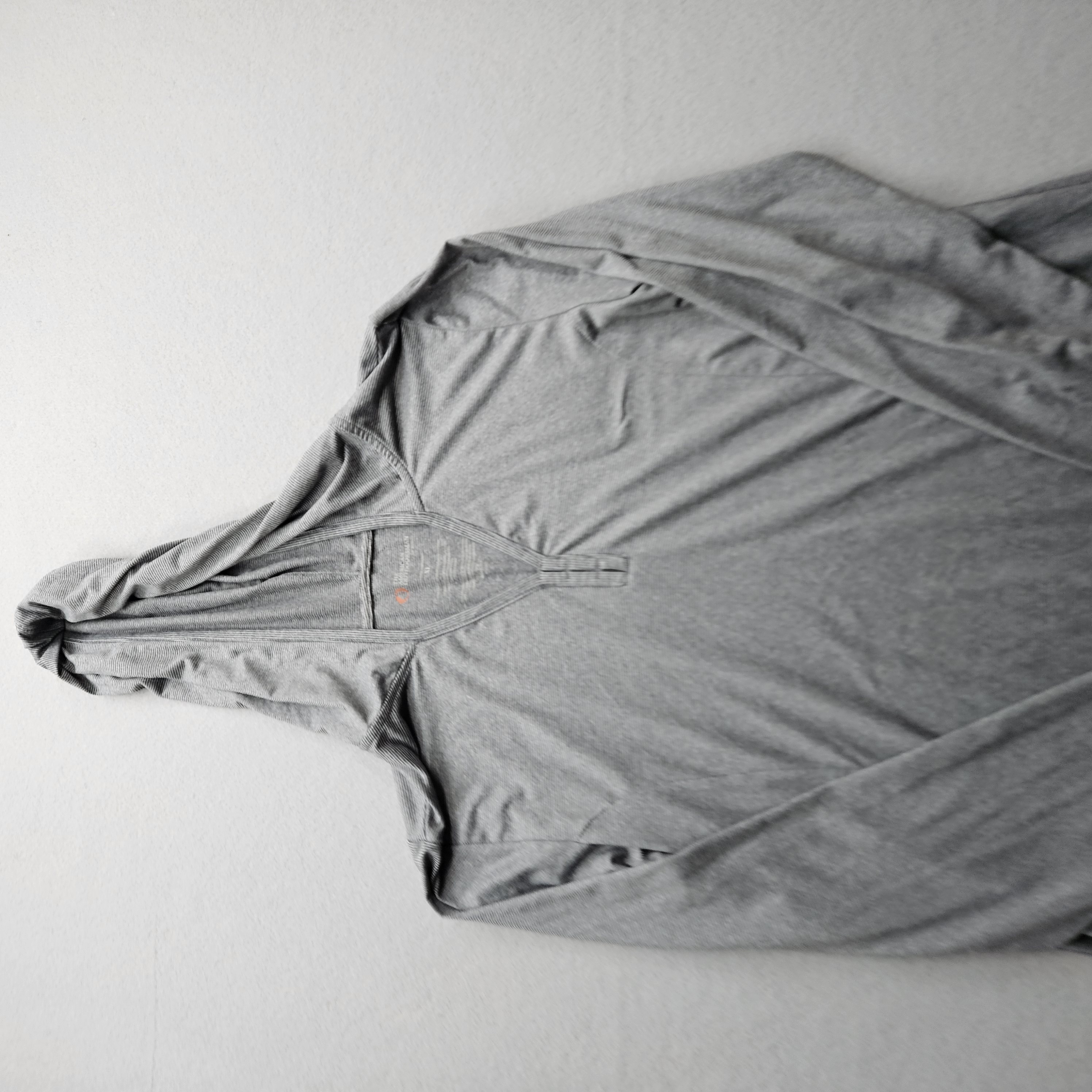 The American Outdoorsman Women's XL Gray Hoodies