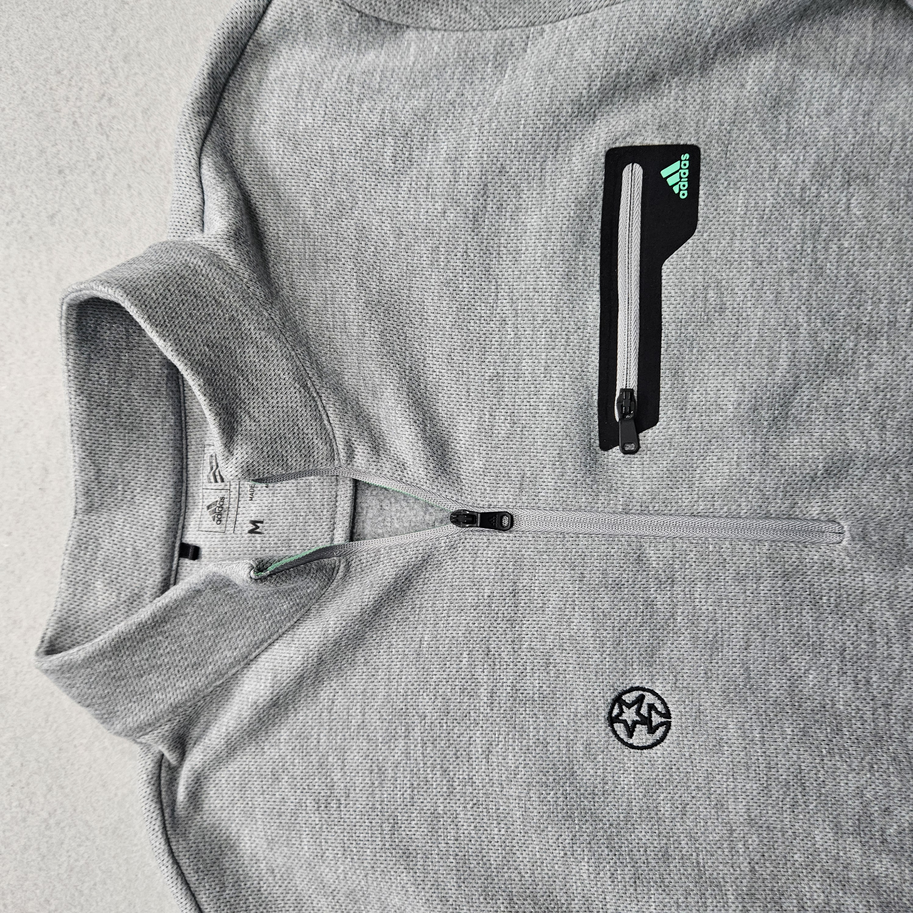 Adidas Men's Medium Gray Long Sleeve 1/4 Zip Golf Jacket