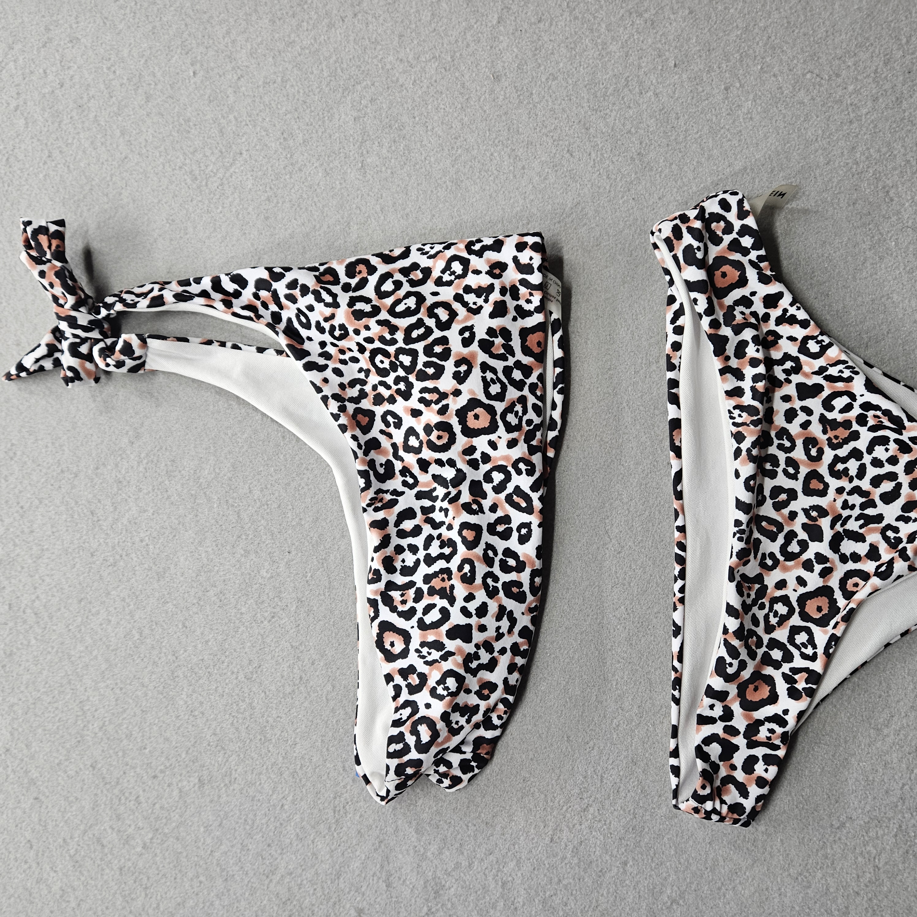 Shein Women's Medium White with Leopard Print Two Piece Swimsuit