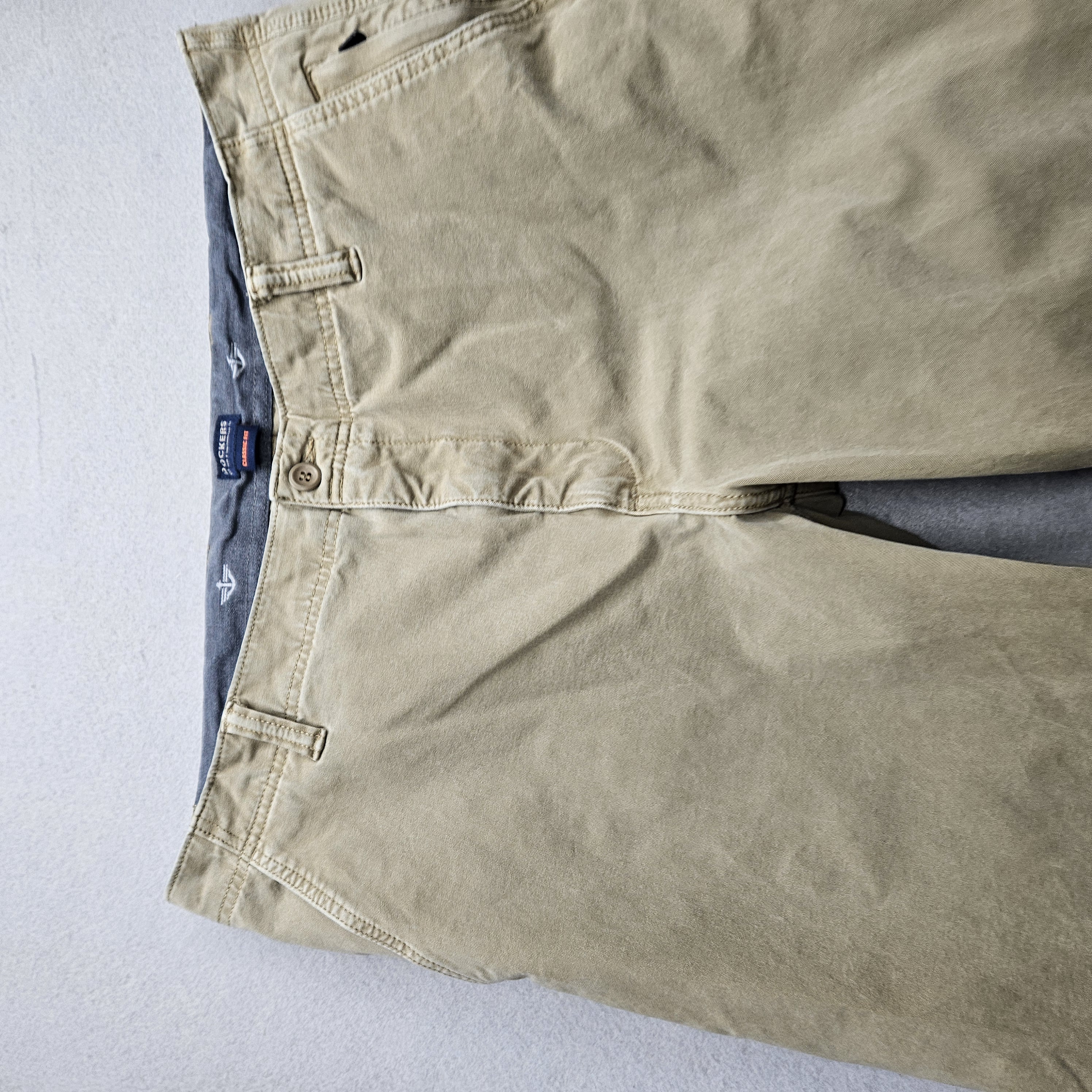 Dockers Men's W38 L32 Classic Fit Khaki Pants