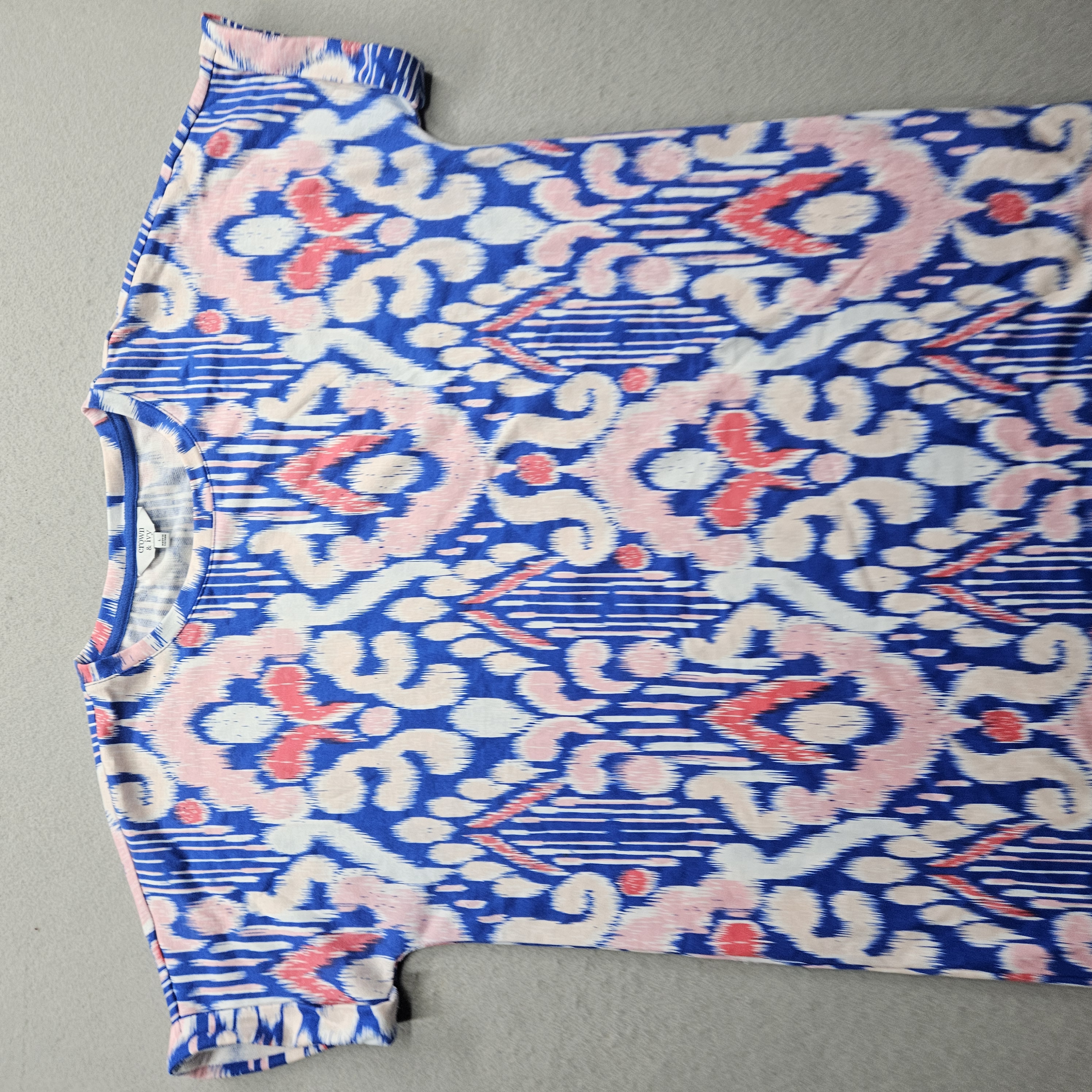 Crown & Ivy Women's Size Large Blue Pink Ikat Short Sleeve Top